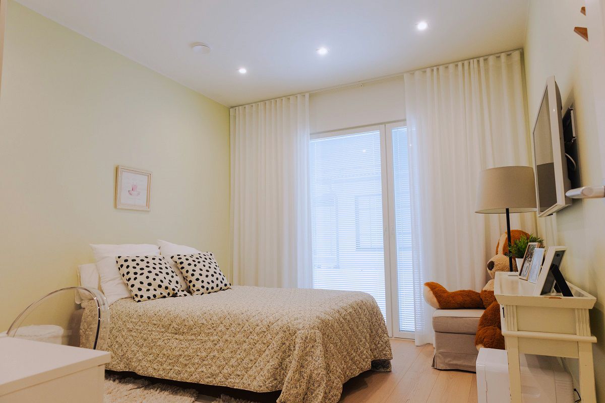 KANTTI 023W 9W in camera da letto, colore neutro chiaro.